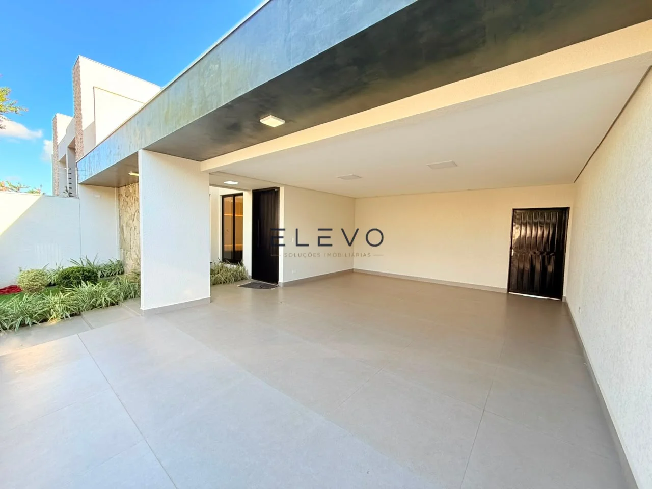 Casa Alto Padrão à Venda no Jardim Itália | 3 Suítes, Piscina Aquecida e Móveis Planejados
