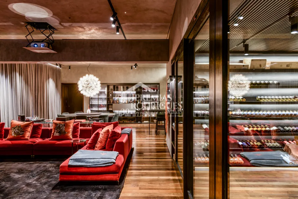 Mansão à venda no Condomínio Pedra do Fogo em Campos do Jordão/SP. 