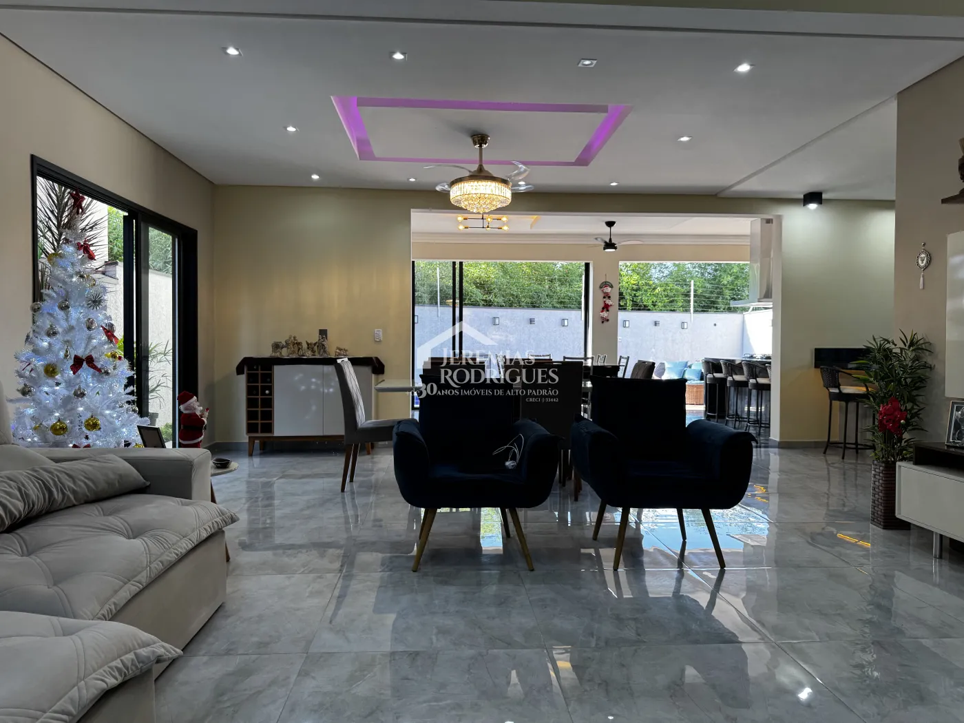 Casa com 3 dormitórios, 267 m² - Condomínio Parque das Araucárias - Tremembé/SP.