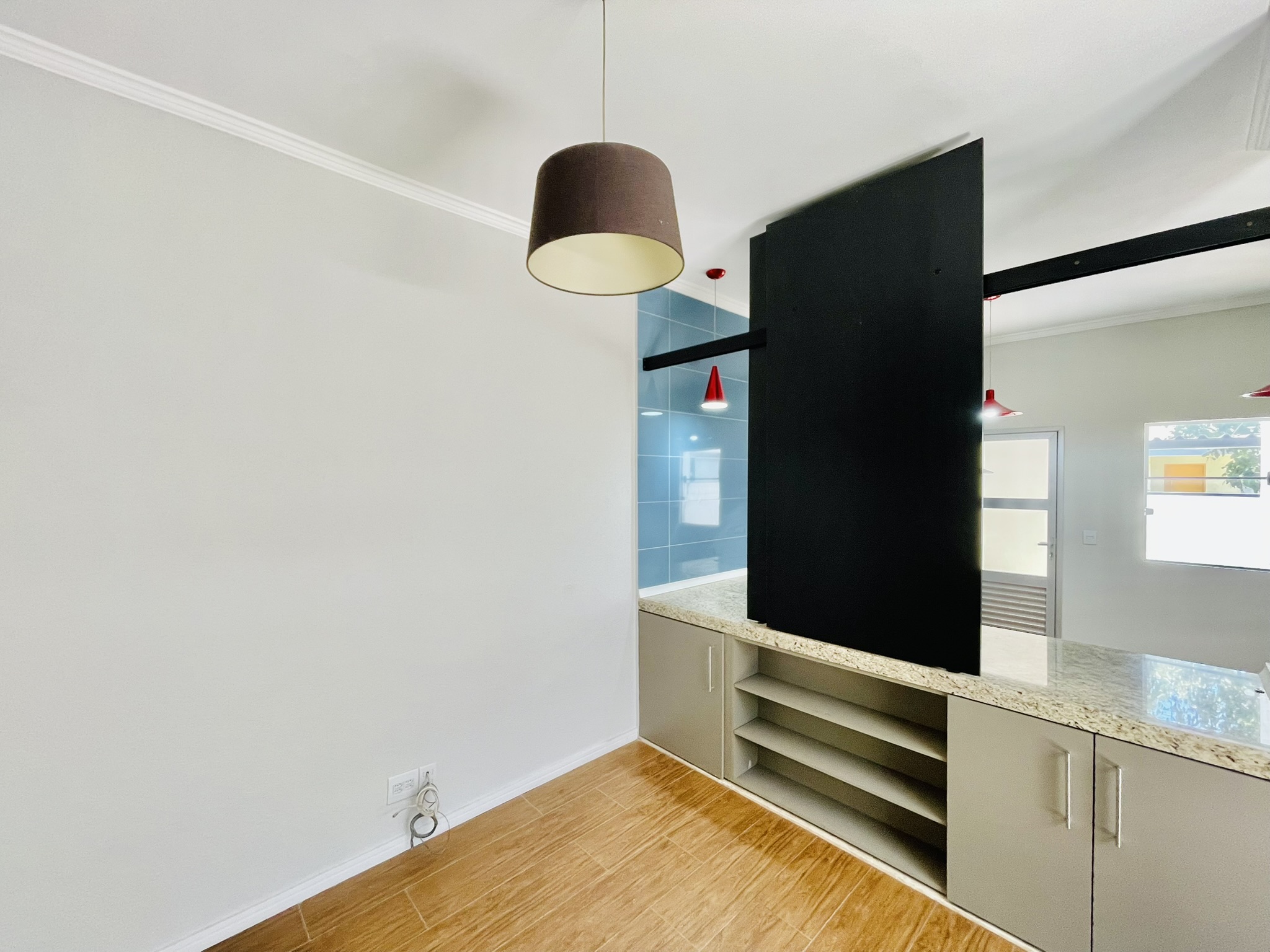 Casa à venda com 3 suítes no Condomínio Campos do Conde II em Tremembé/SP.