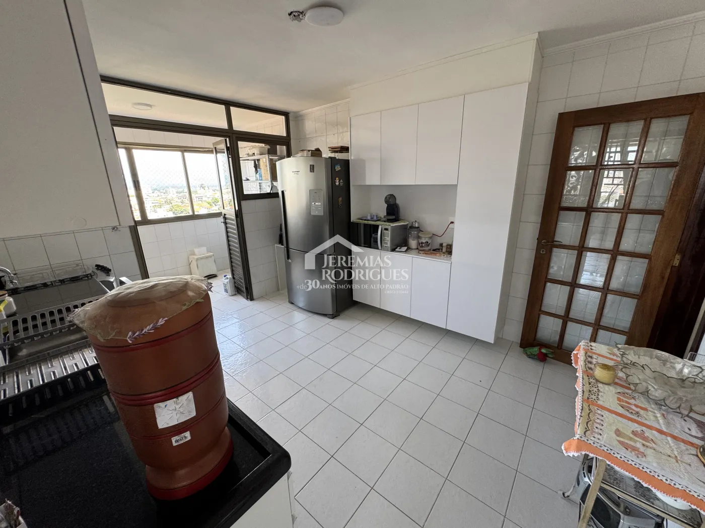 Apartamento à venda com 3 suítes, 276 m² no Edifício Vienna em Pindamonhangaba/SP.