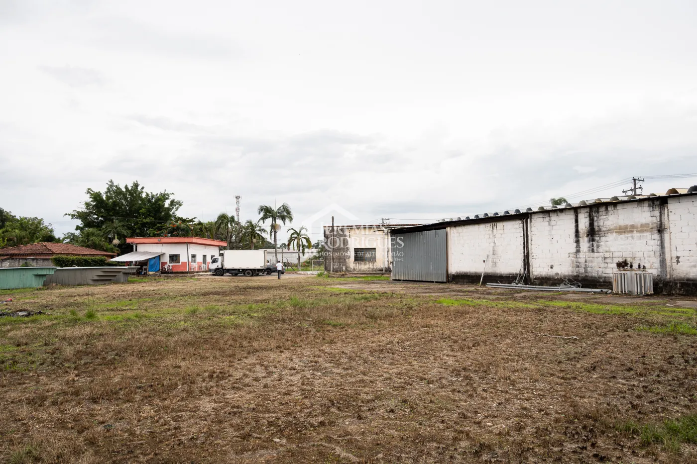Área disponível para venda em Guaratinguetá.