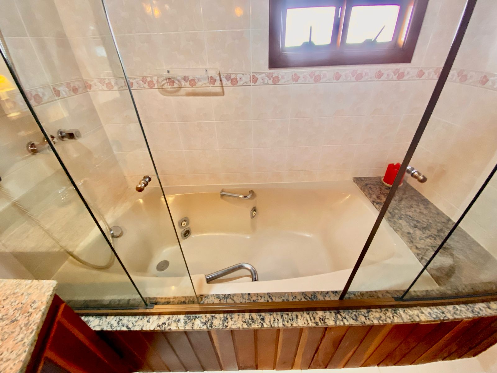 Apartamento à venda no Condomínio Le Bourg Saint Maurice em Campos do Jordão/SP.