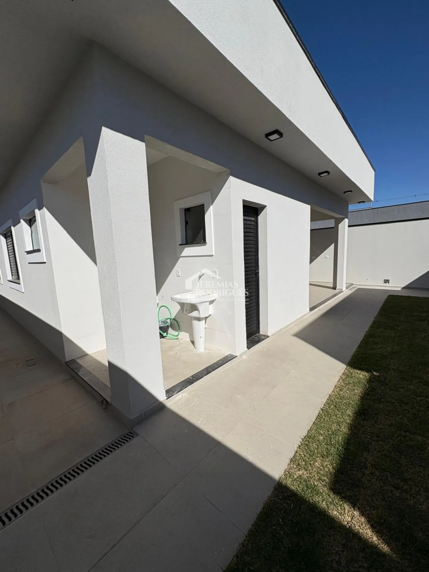 Casa com 3 dormitórios, 151 m² - Condomínio Pérola do Vale - Tremembé/SP.