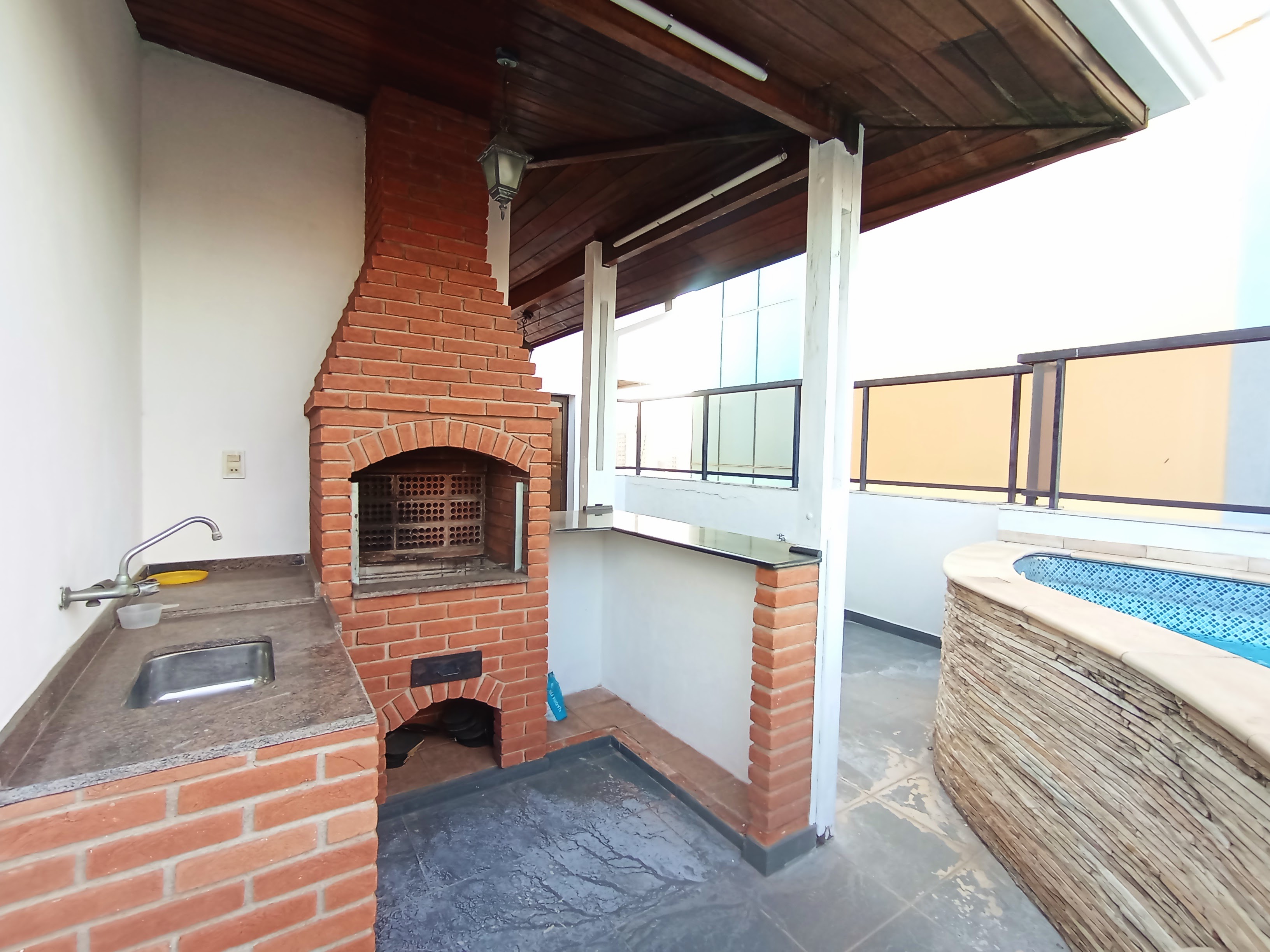 Cobertura à venda com 3 dormitórios, 125 m² no Edifício Michel Abud em Taubaté/SP.