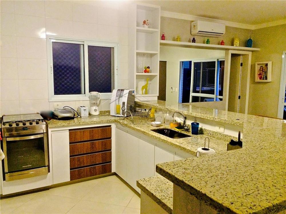 Apartamento à venda com 3 suiítes no Edífico Jerivá em Ubatuba/SP.