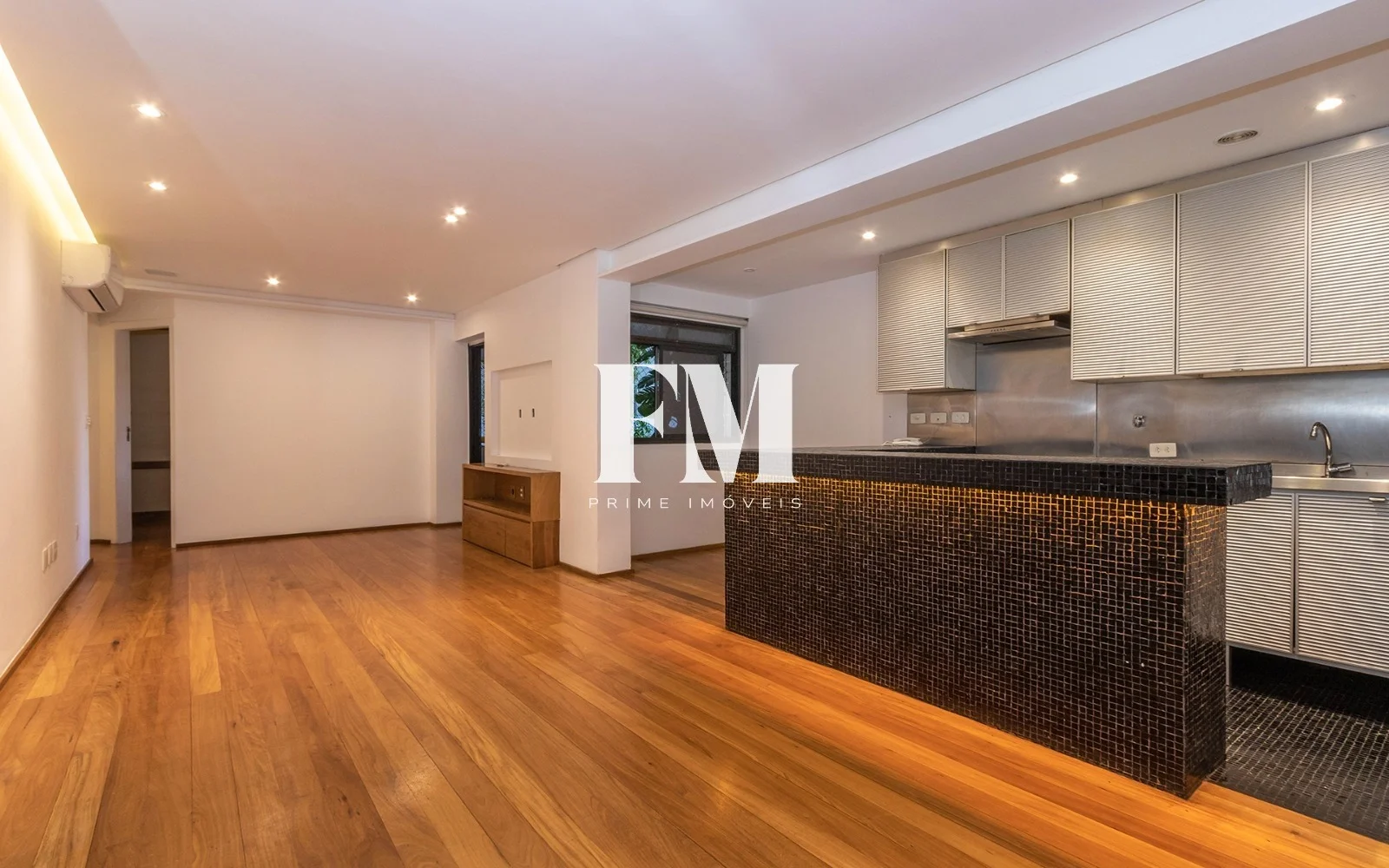 Leblon | Rua Aperana | 2 Quartos (1 Suíte) | 79m² com Varanda e Vaga a Poucos Metros da Praia - foto 9