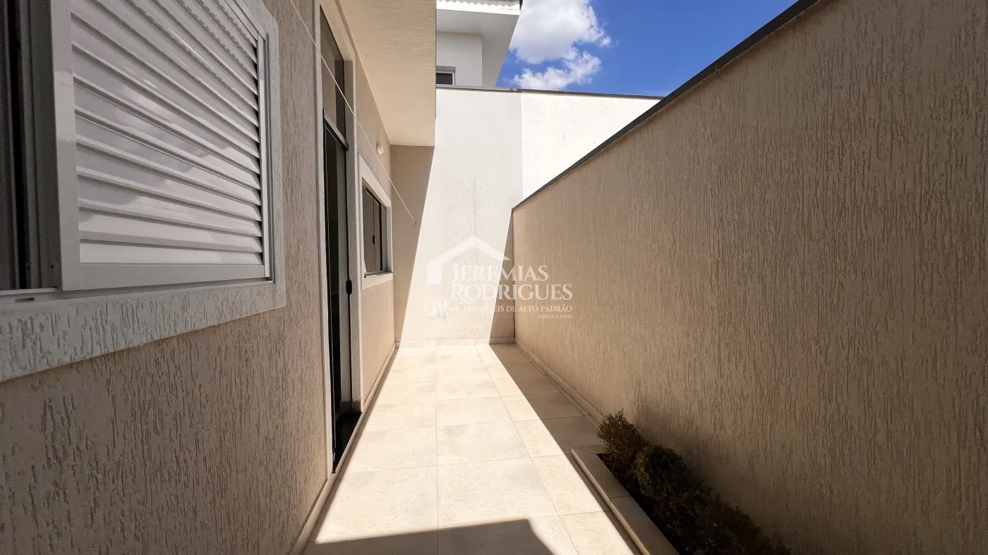 Casa à venda com 3 dormitórios no Condomínio Campos do Conde II em Tremembé/SP.