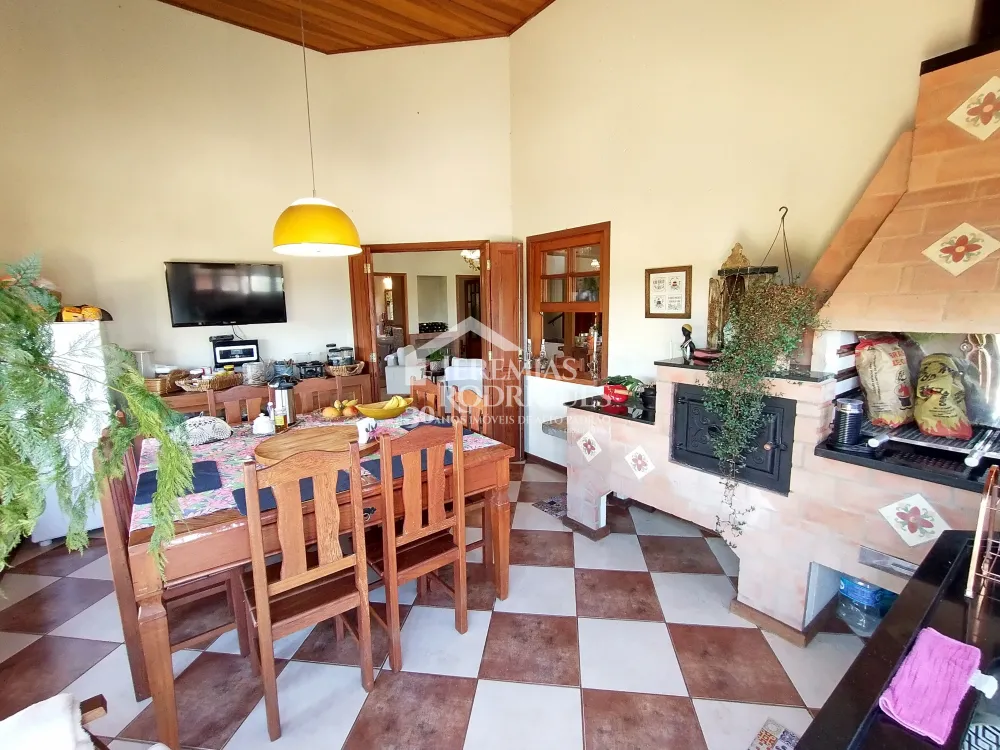 Casa com 4 dormitórios, 277 m² - Santo Antônio do Pinhal/SP