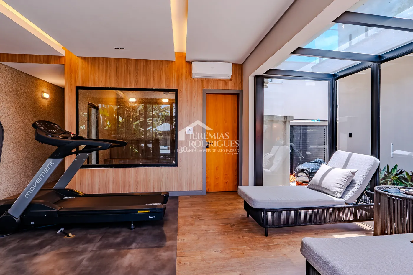 Casa à venda com 4 suítes no Condomínio Taubaté Village em Taubaté/SP.