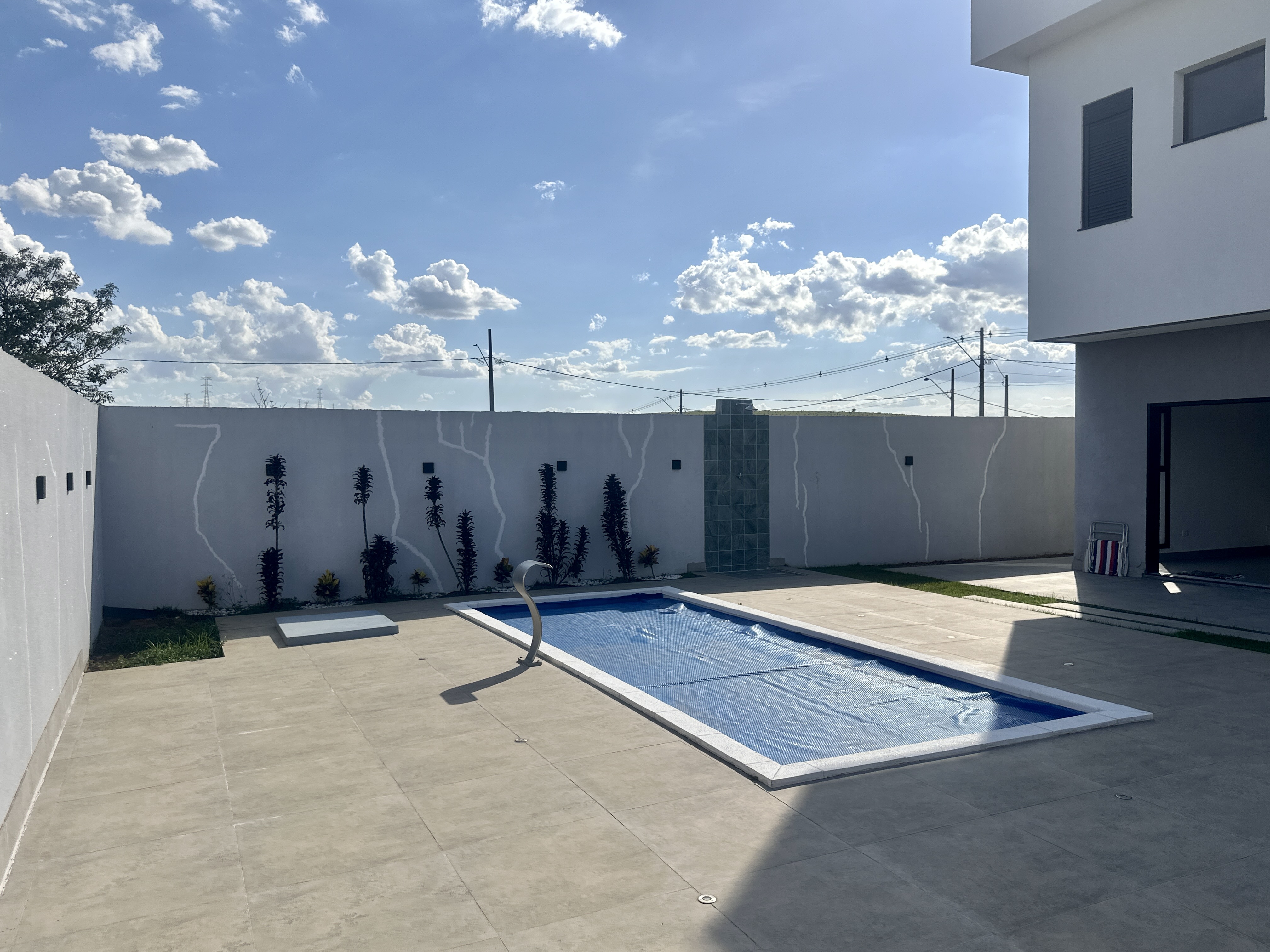 Casa à venda com 4 dormitórios no Condomínio Bella Vitta em Caçapava/SP.