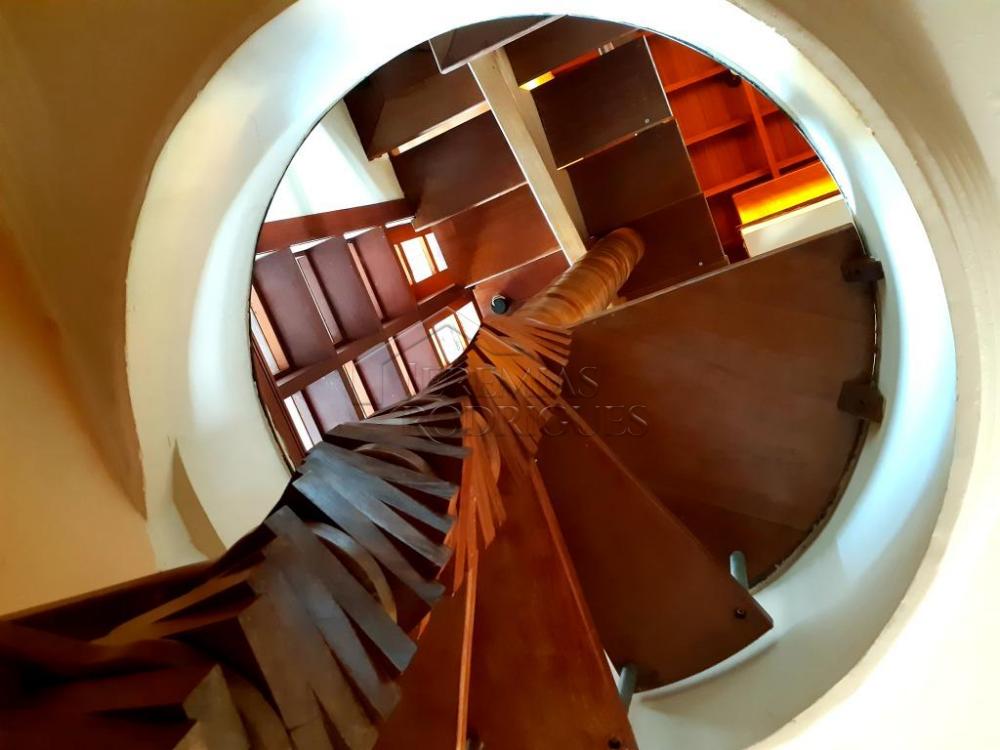 Casa à venda com 6 dormitórios no Condomínio Chácaras Cataguá em Taubaté/SP.