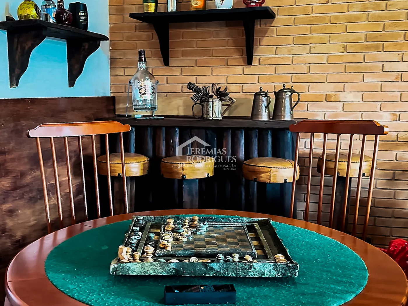 Casa à venda com 5 dormitórios no Condomínio Residencial Gran Ville em Campos do Jordão/SP.