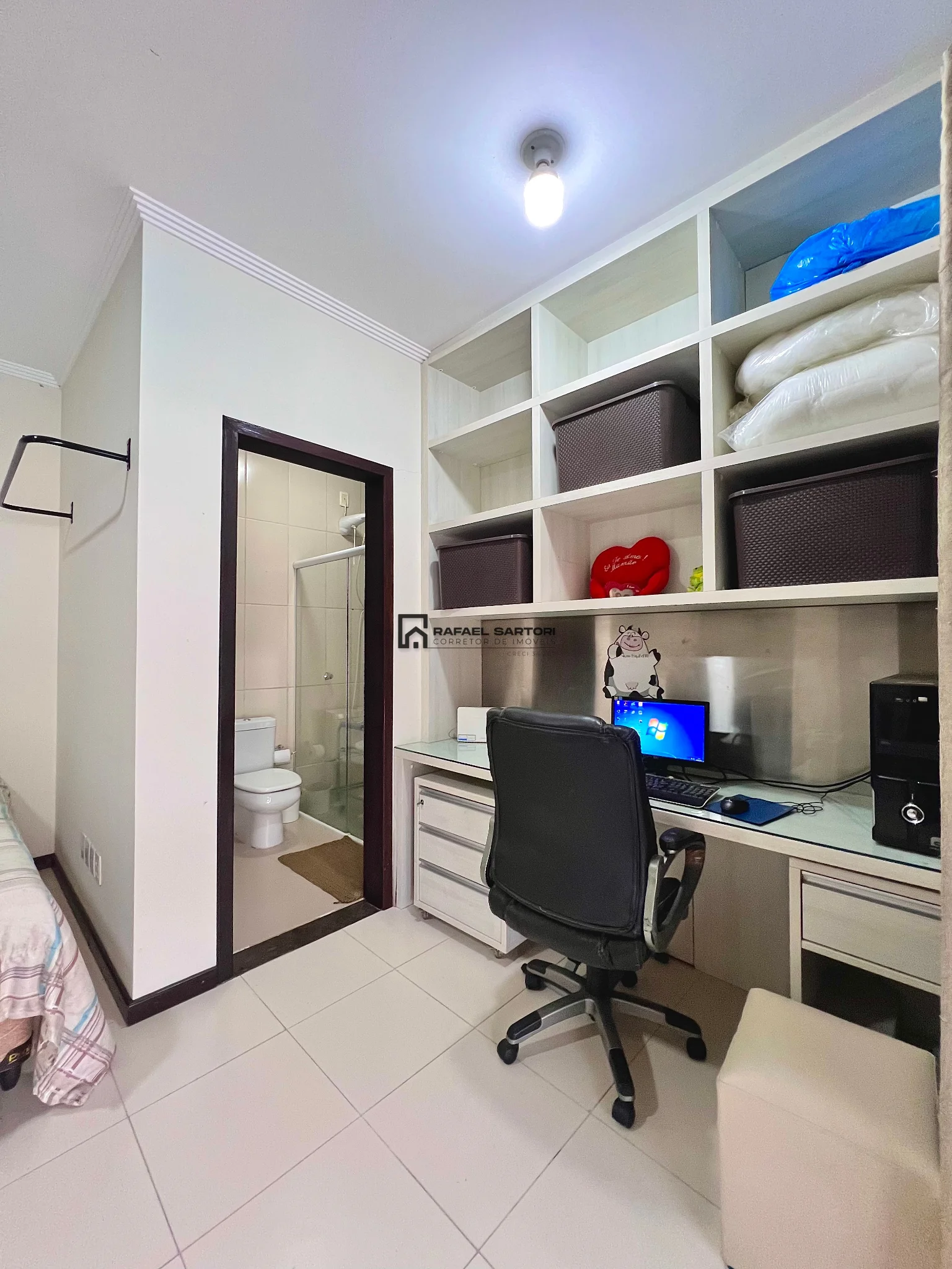 CASA COM 04 QUARTOS BAIRRO AMIZADE
