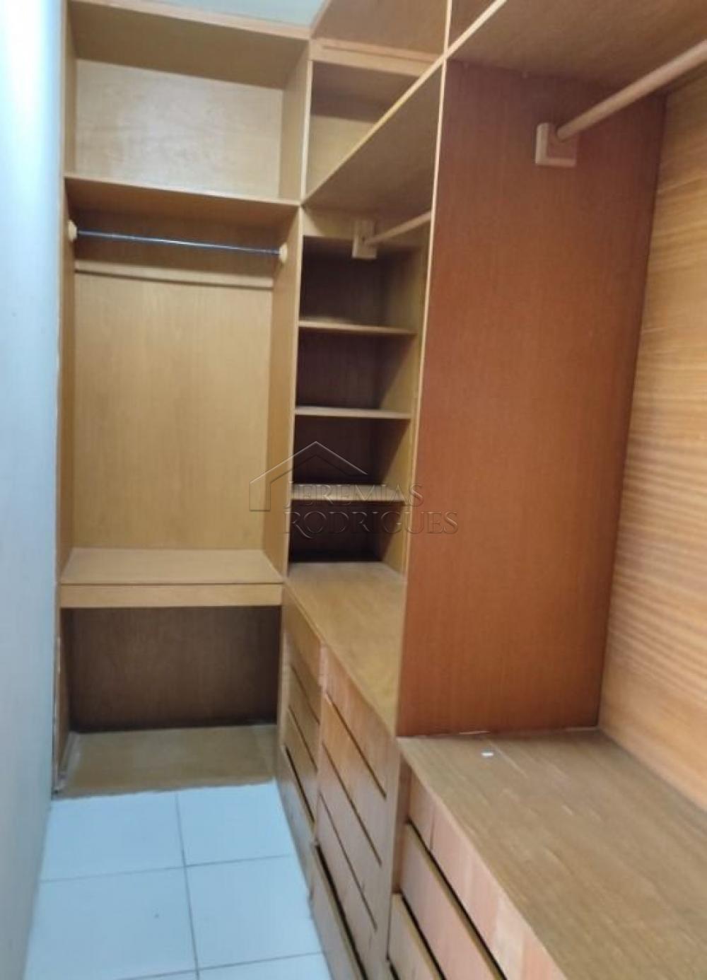 Apartamento para locação com 3 dormitórios, 256 m² no Edifício Plaza Alta em Taubaté/SP.