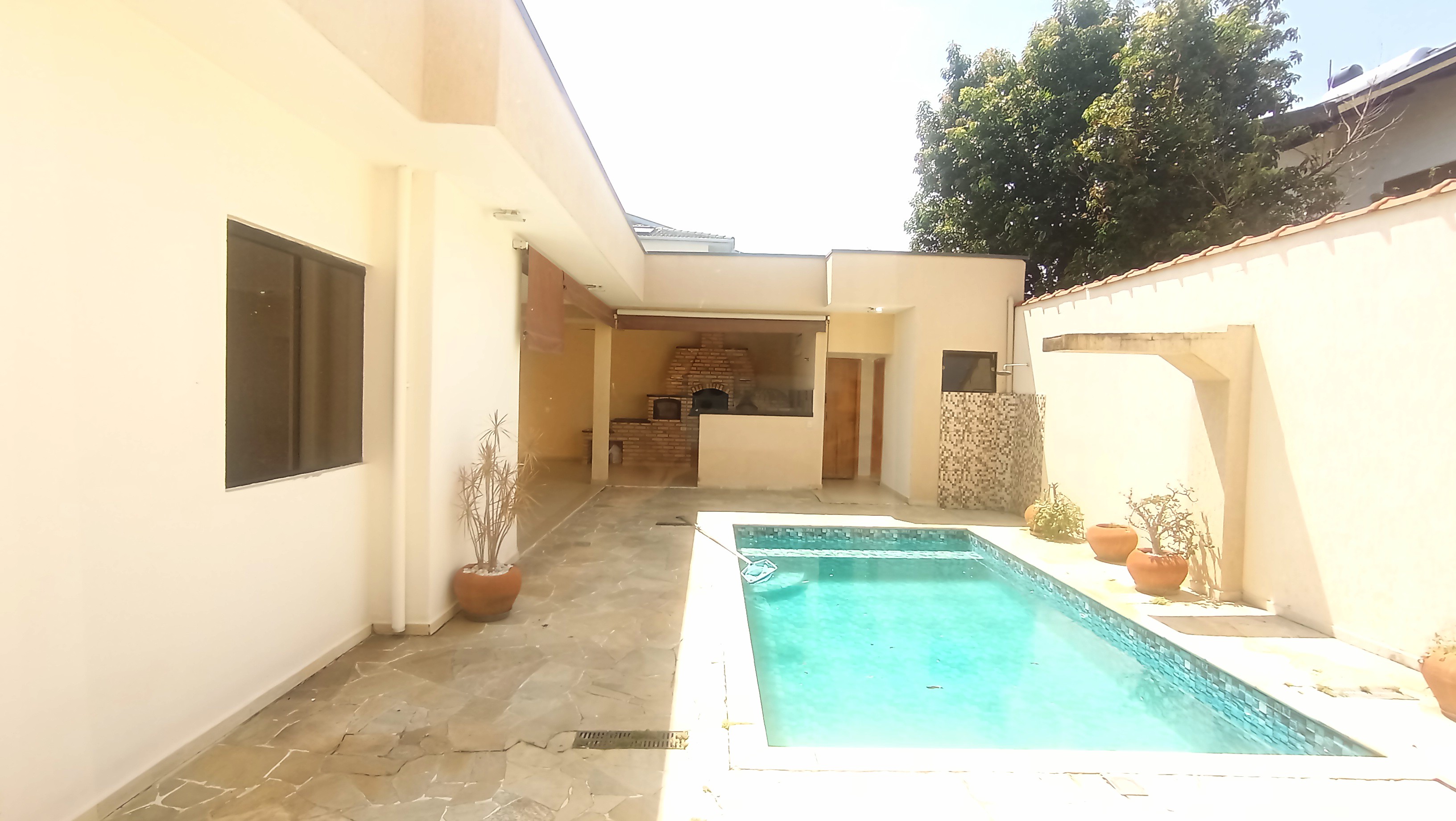 Casa à venda com 4 suítes no Condomínio Real Ville em Pindamonhangaba/SP. 