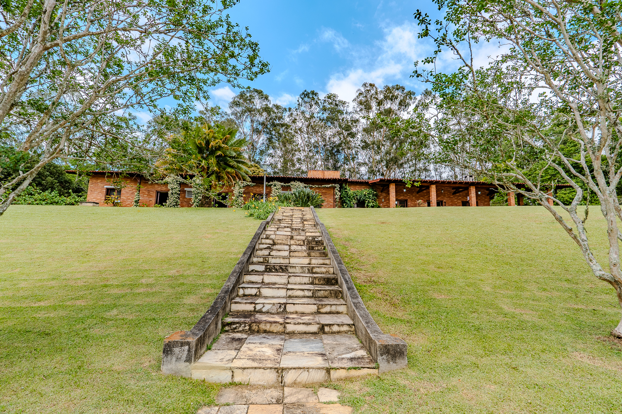 Fazenda à venda com 89,87 ha no bairro Piracuama em Pindamonhangaba/SP. 