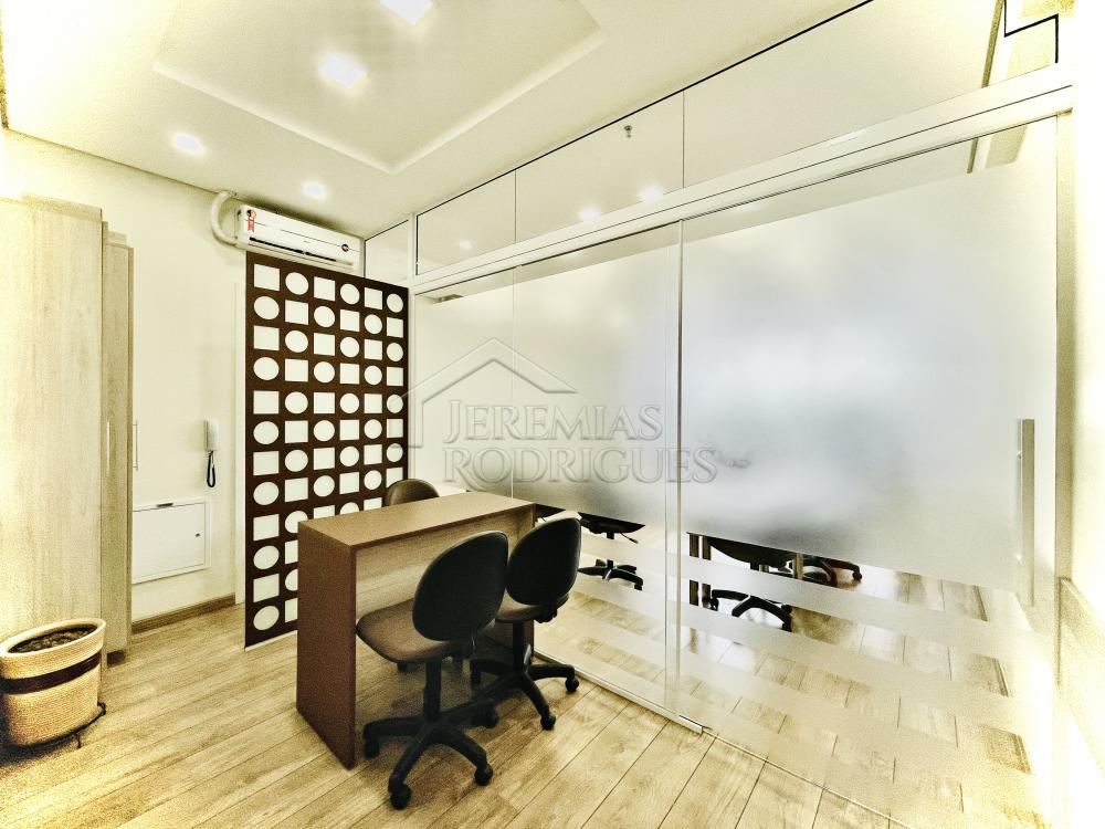 Sala comercial no Edifício Square em Taubaté/SP.