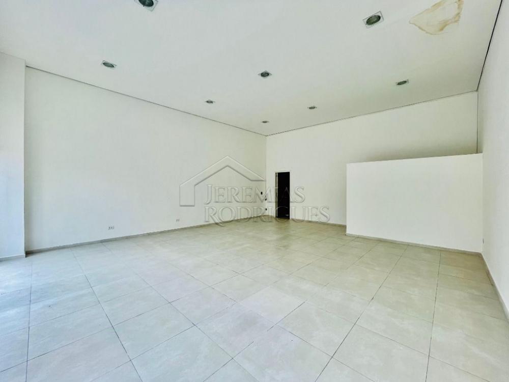 Comercial comercial para locação no Centro em Taubaté/SP.