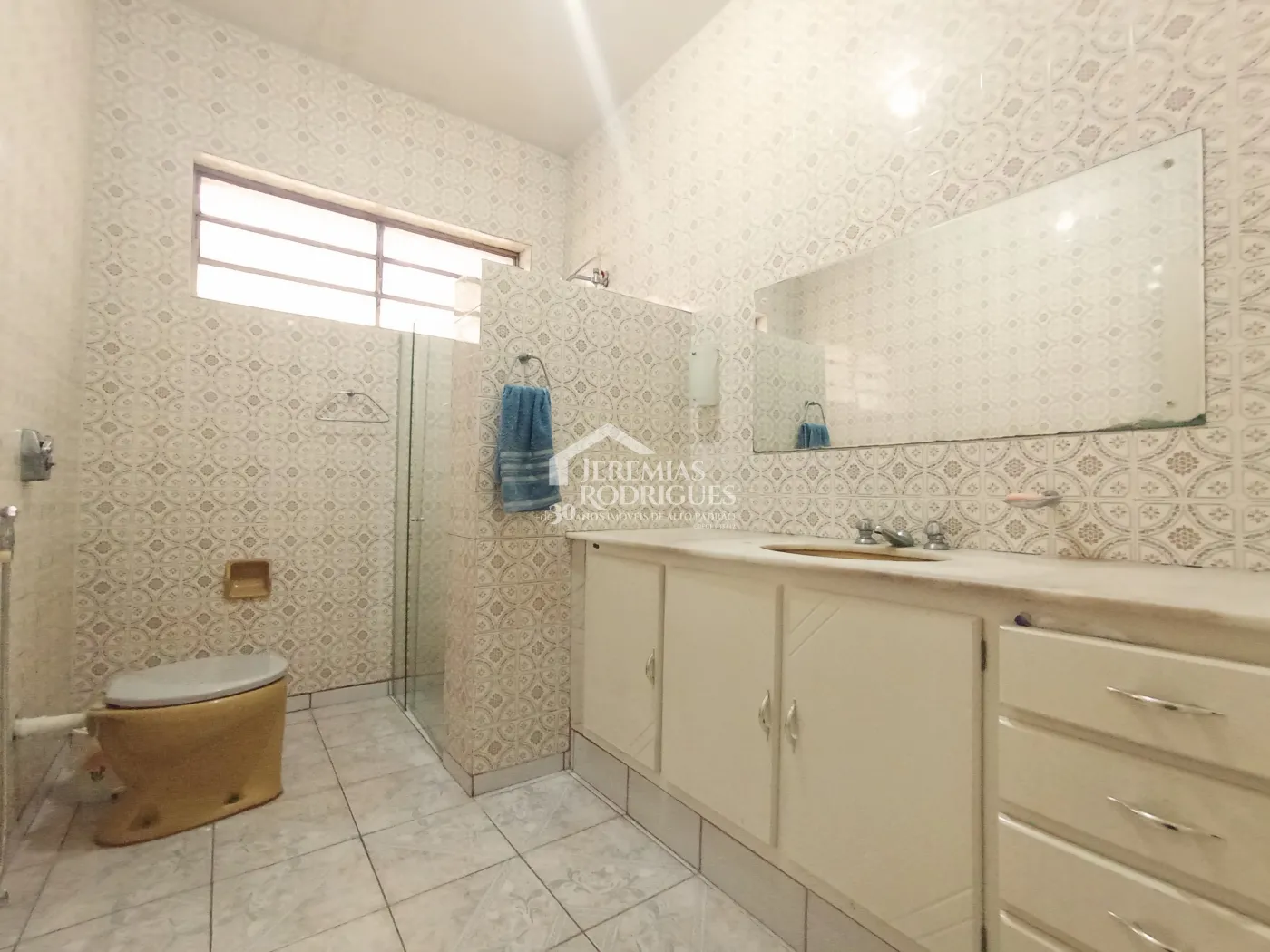 Casa para venda e locação no bairro Jardim Eulária em Taubaté/SP.