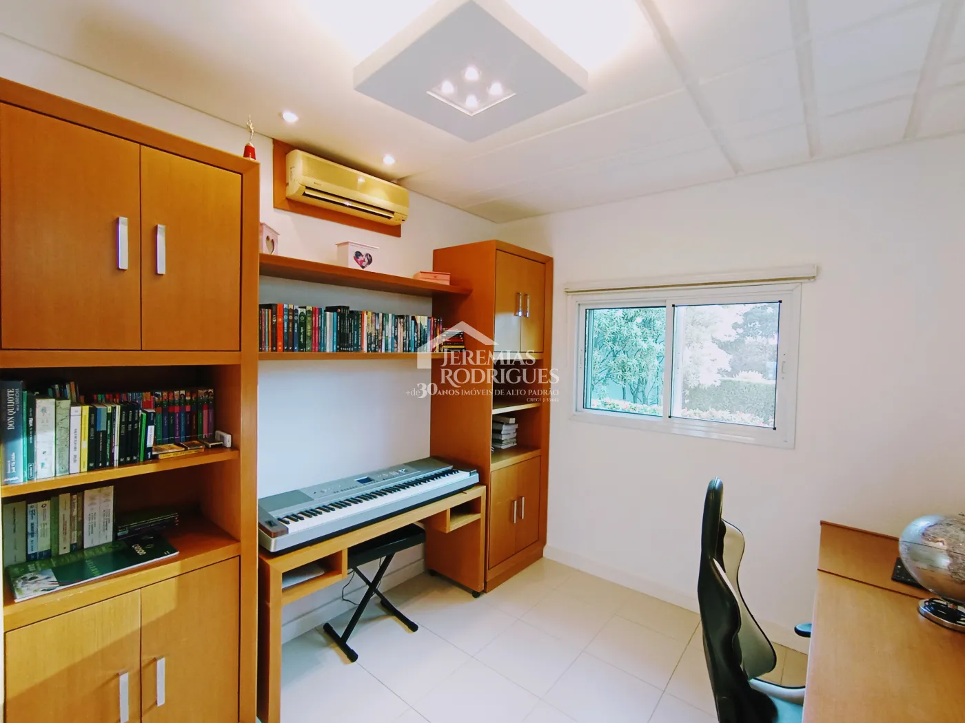 Casa à venda com 4 dormitórios no Condomínio Taubaté Village em Taubaté/SP.