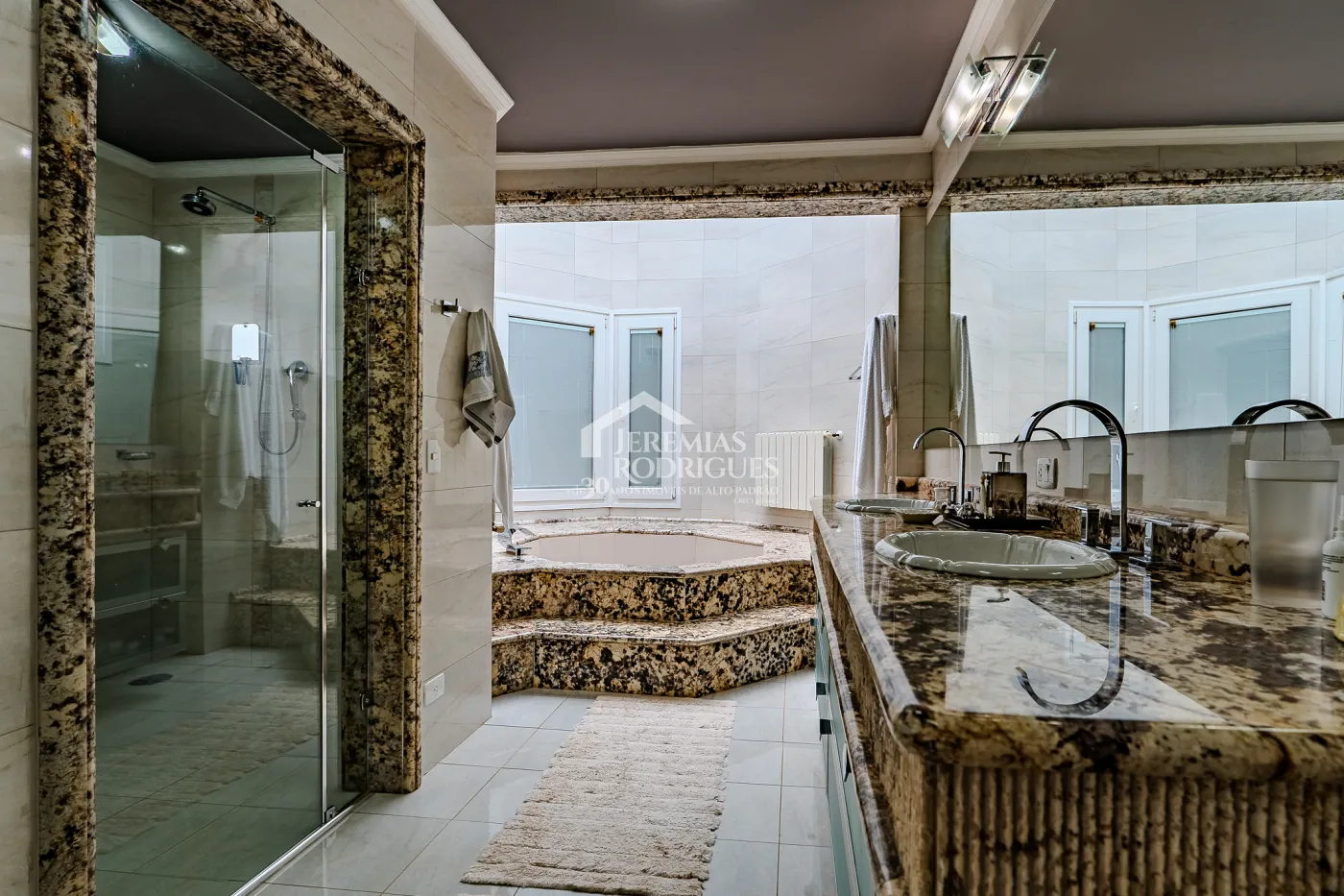 Casa à venda no Parque Pedra do Baú em Campos do Jordão/SP.