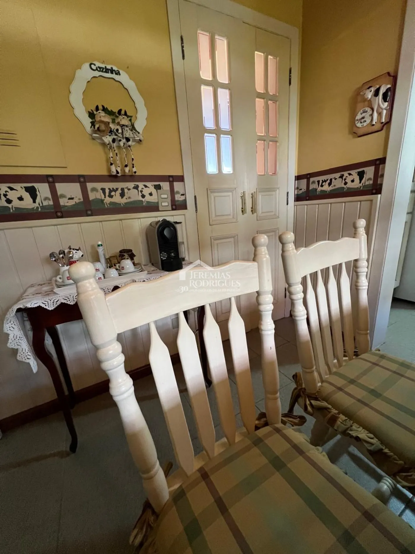 Apartamento à venda com 4 dormitórios, 324m² no Condomínio Le Bourg Saint Maurice em Campos do Jordão/SP.