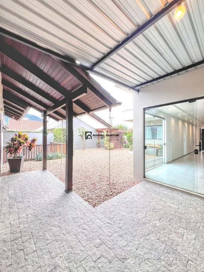 CASA COM 05 QUARTOS BAIRRO AMIZADE
