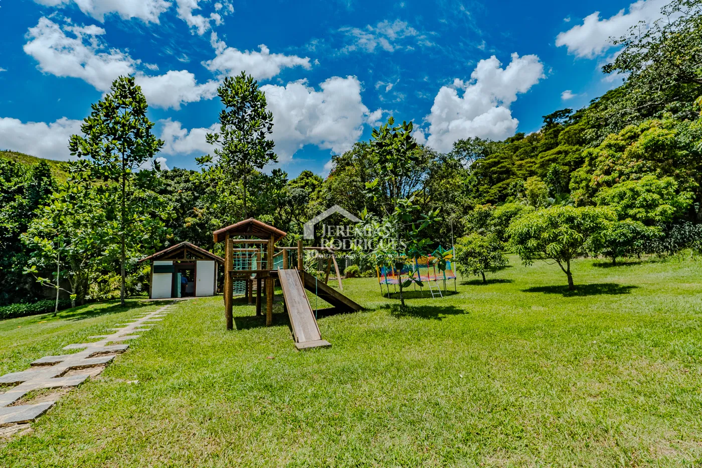 Fazenda à venda com 3.389.000,00 m² em Piraí/RJ.