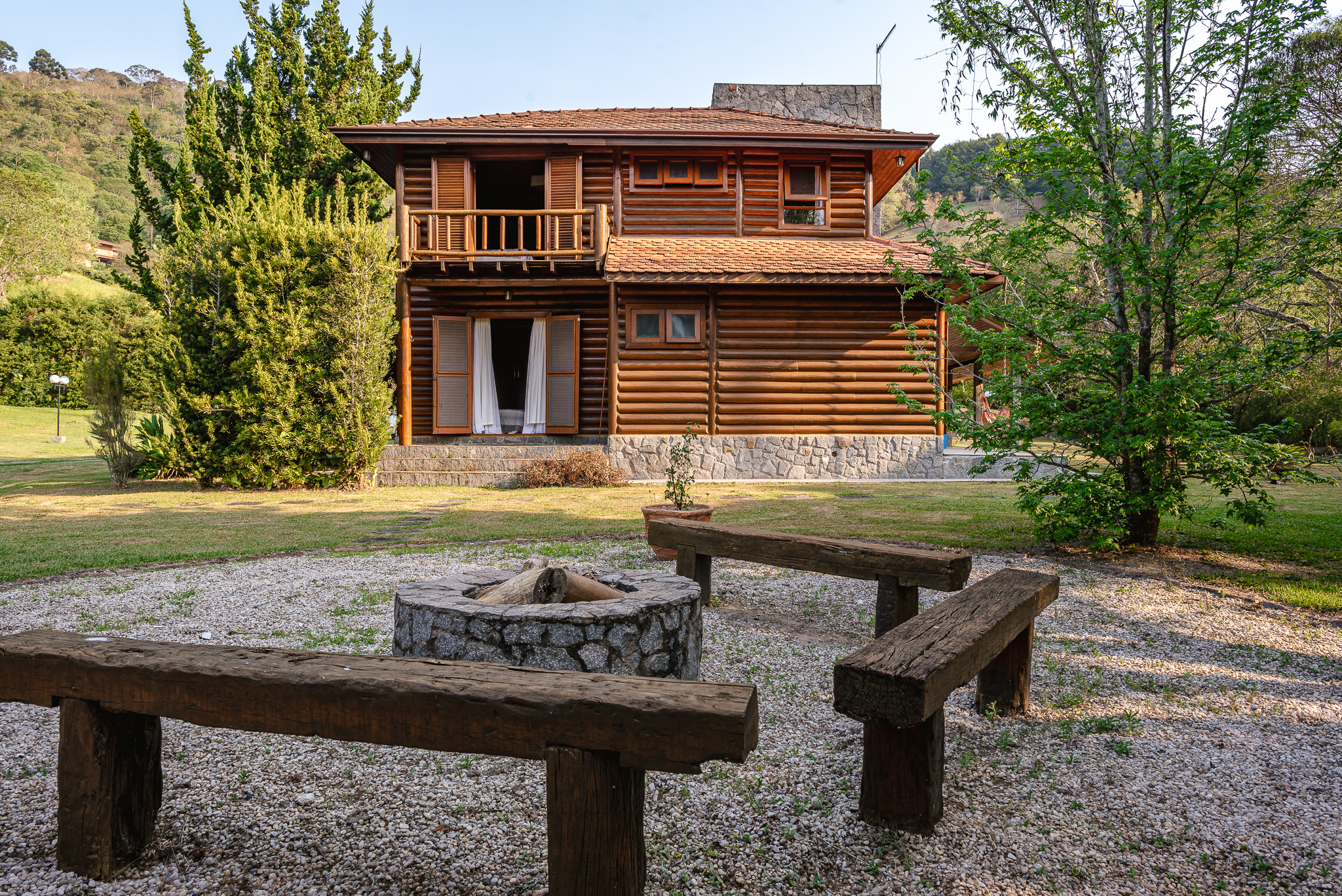 Casa à venda com 4 suítes no Condomínio Country Club em Santo Antônio do Pinhal/SP.