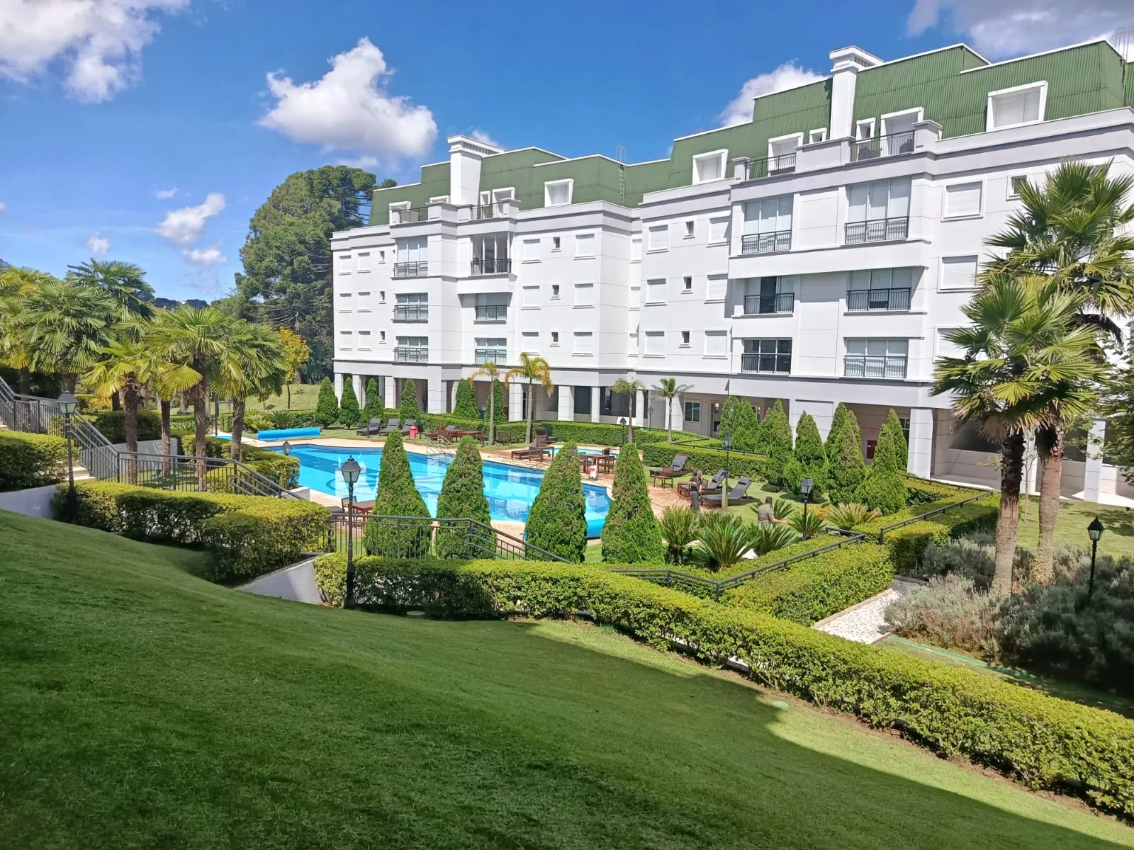 Apartamento à venda com 3 suítes no Edifício Le Premier em Campos do Jordão/SP. 