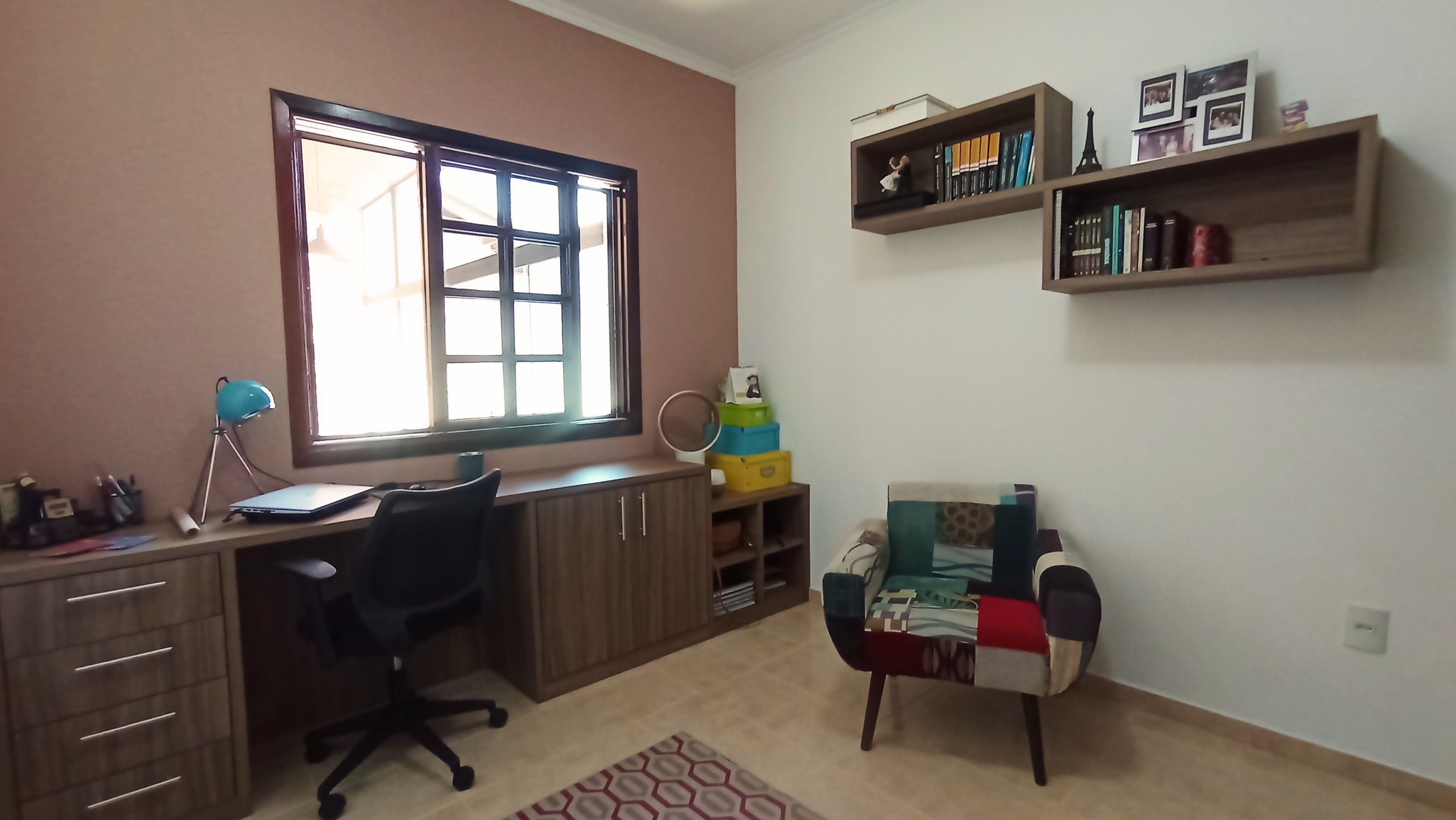 Casa à venda com 3 dormitórios no bairro Jardim do Sol em Taubaté/SP.
