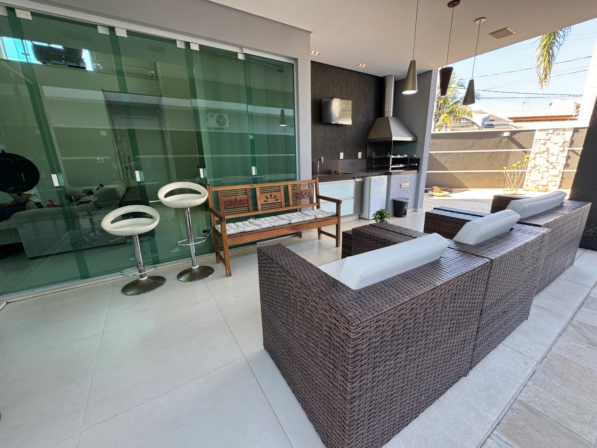 Casa para venda e locação com 3 dormitórios no Condomínio Campos do Conde III em Tremembé/SP.