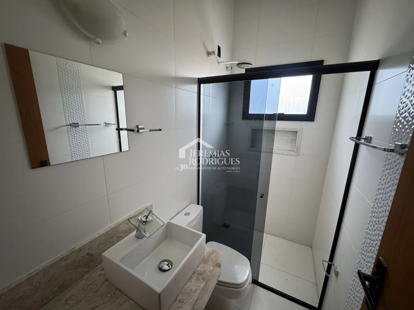 Casa para venda e locação com 4 suítes no Condomínio Village Splendore em Pindamonhangaba/SP.