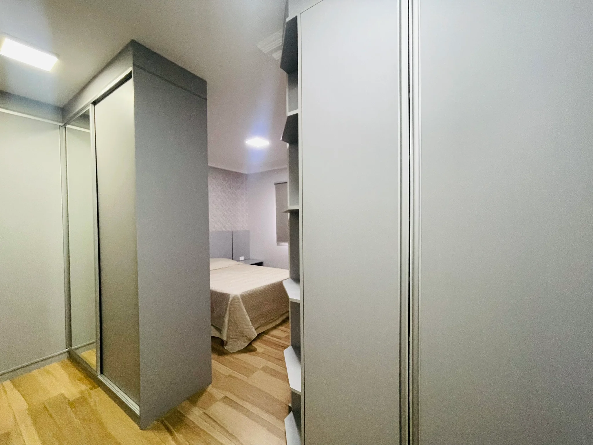 Apartamento à venda com 3 suítes no Condomínio Gran Terrace em Taubaté/SP. 