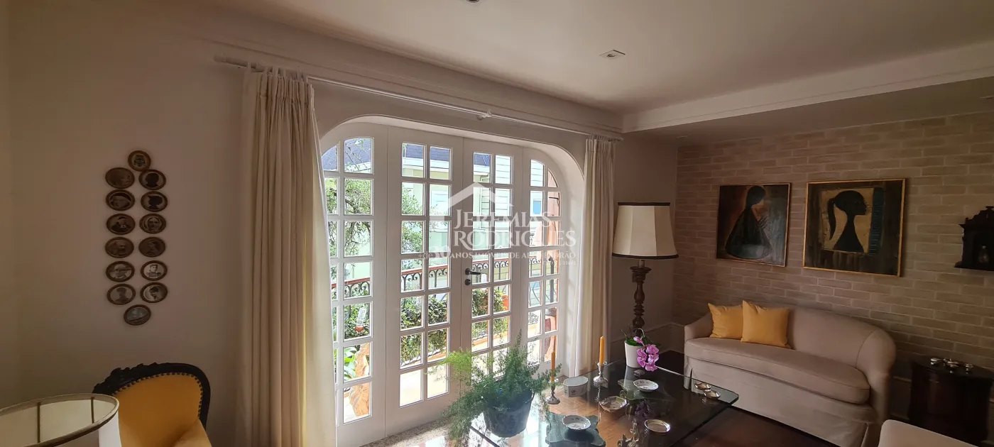 Apartamento à venda com 4 suítes no Edifício Evergreen em Campos do Jordão/SP