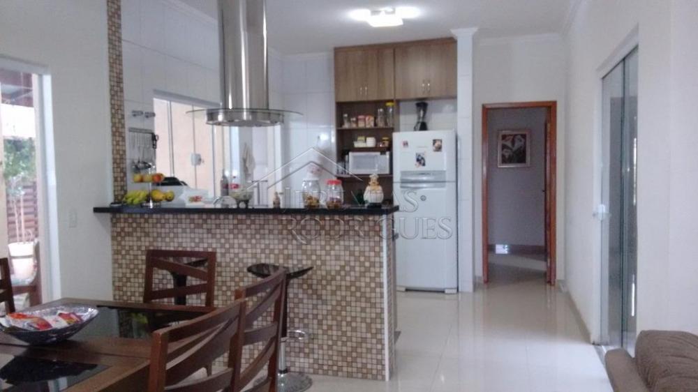 Casa à venda com 3 dormitórios no Condomínio Campos do Conde II em Tremembé/SP.