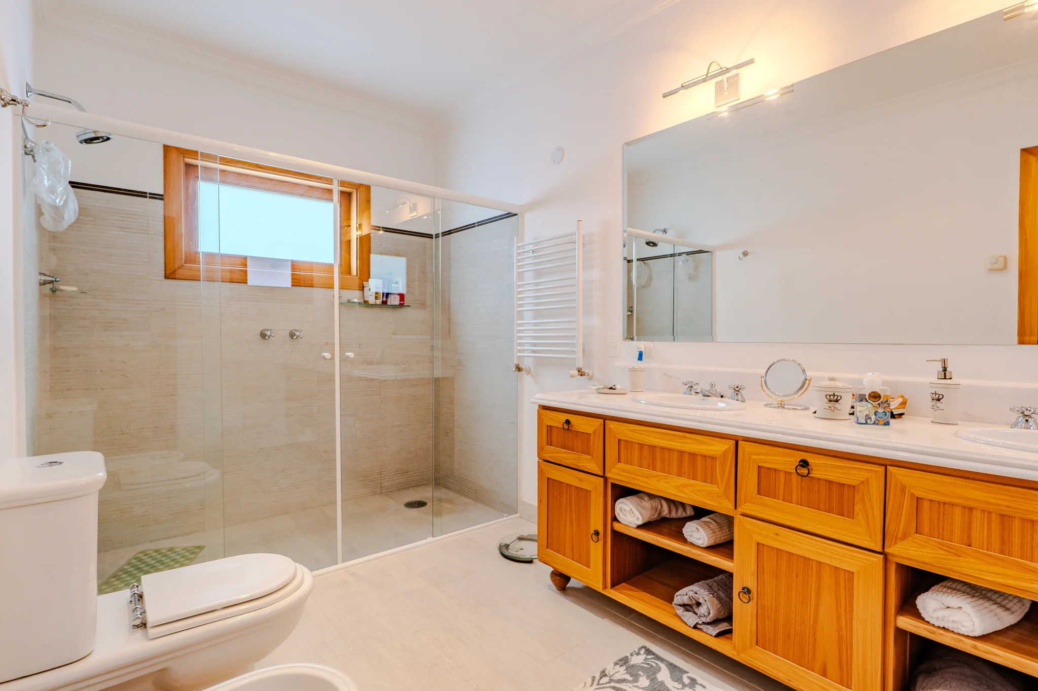 Casa à venda com 7 suítes no Condomínio Vila Simonsen em Campos do Jordão/SP. 