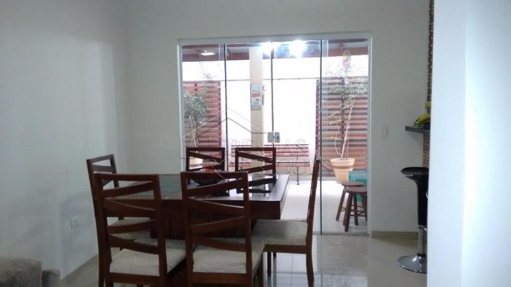 Casa à venda com 3 dormitórios no Condomínio Campos do Conde II em Tremembé/SP.