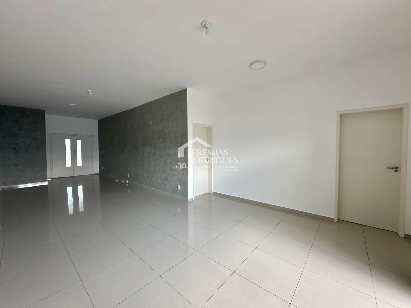 Casa para venda com 3 dormitórios no Condomínio Campos Do Conde I em Tremembé/SP