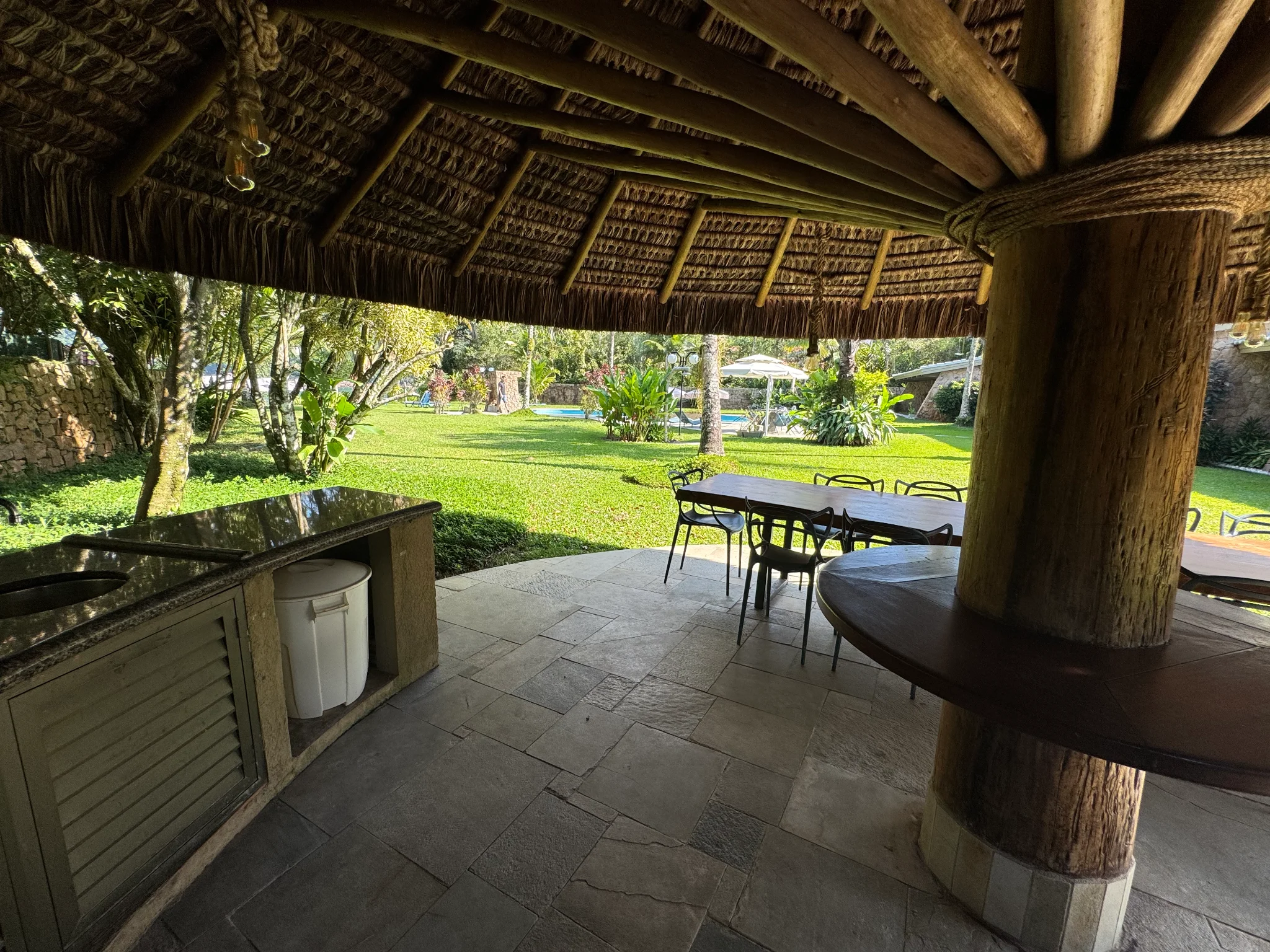 Casa á venda com 5 suítes, pé na areia no Condomínio Domingas Dias em Ubatuba/SP.