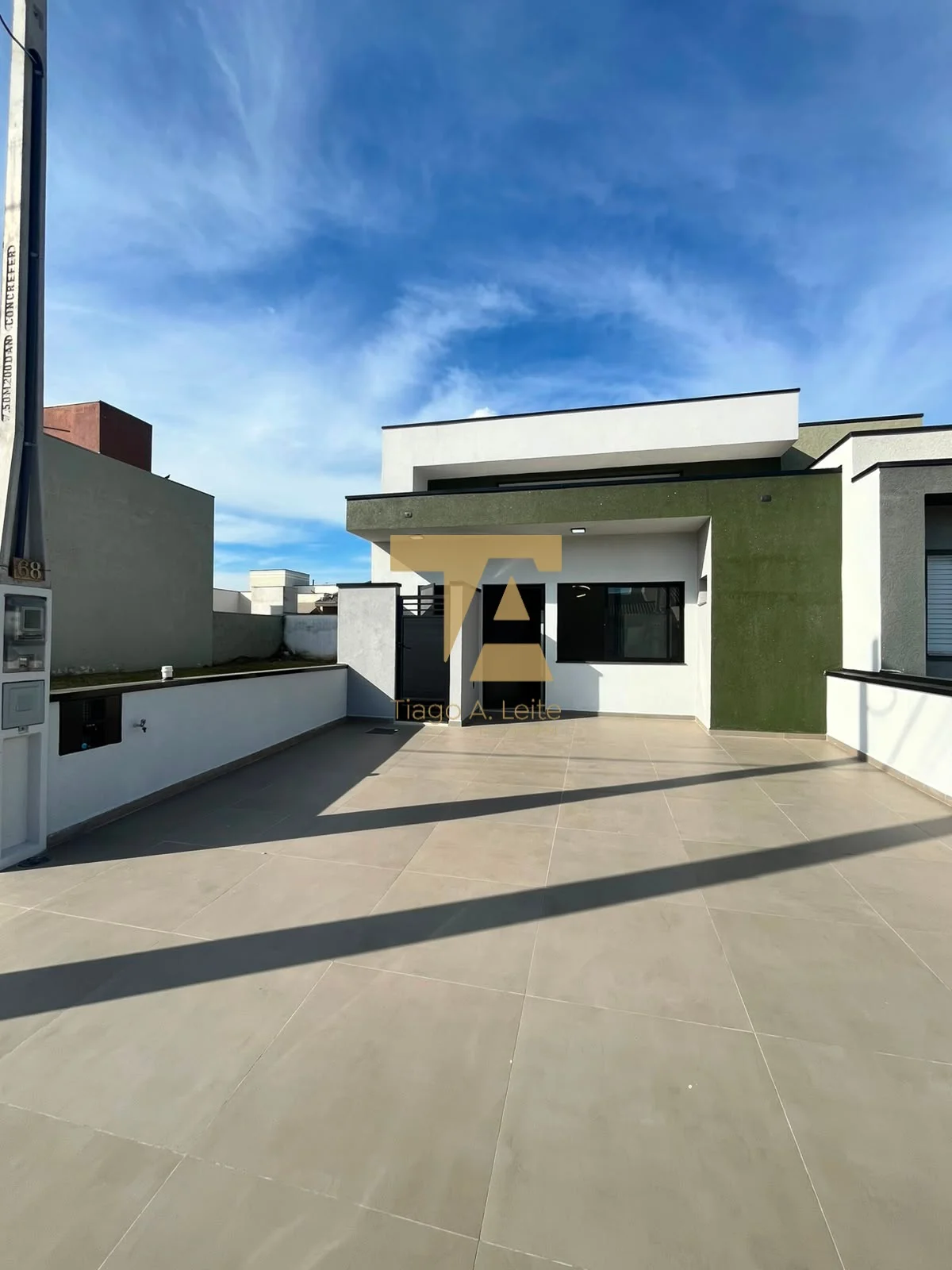 Casa nova térrea no Condomínio Laguna, Pindamonhangaba. São 150m² de área construída, 3 dorms (1 suíte) e área gourmet