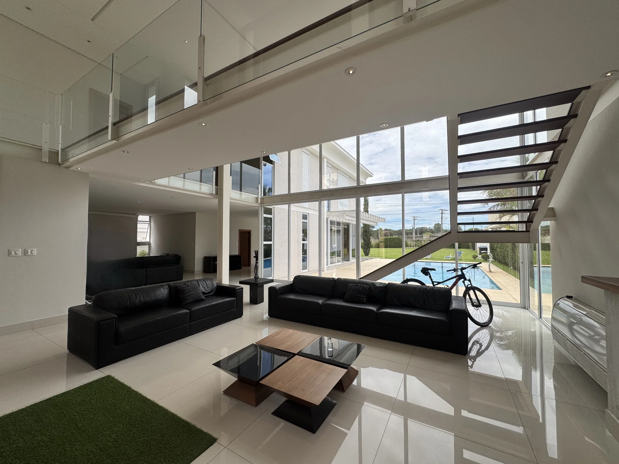 Casa à venda com 4 suítes no Condomínio Colonial Village I em Pindamonhangaba/SP. 