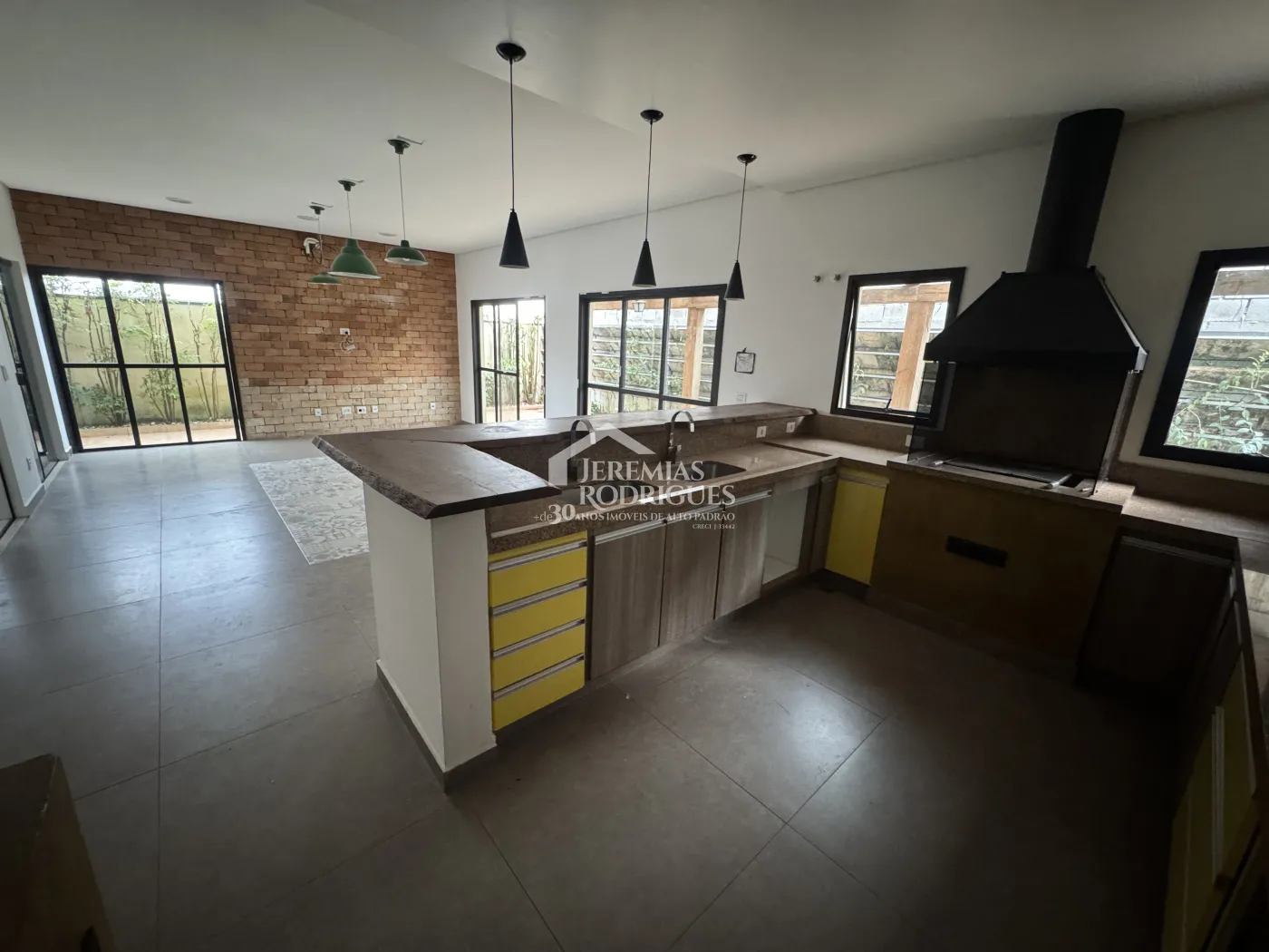Casa para venda e locação com 4 suítes no Condomínio Village Splendore em Pindamonhangaba/SP.