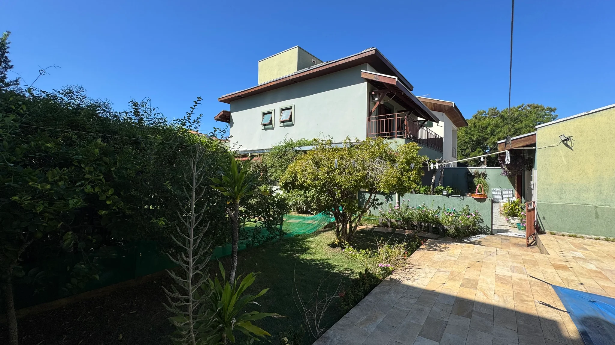 Casa e terreno á venda no Condomínio Campos do Conde III em Tremembé/SP.