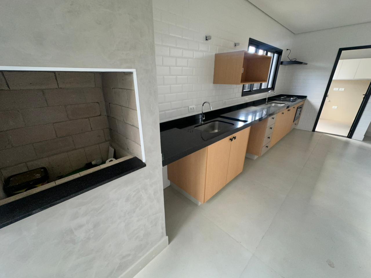 Casa para venda e locação com 3 dormitórios no Condomínio Pinheiros em Tremembé/SP. 