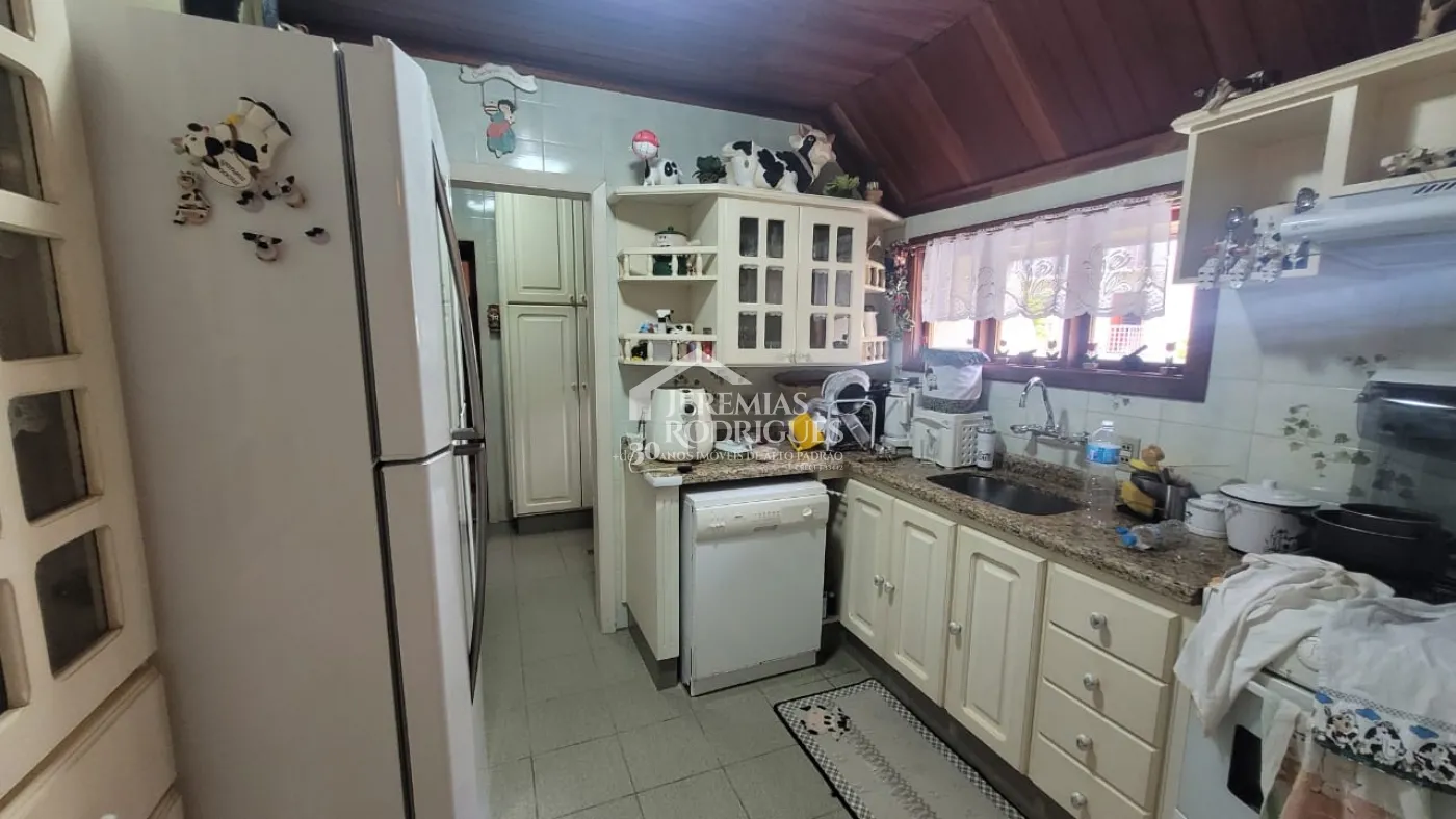 Apartamento à venda com 4 dormitórios, 324m² no Condomínio Le Bourg Saint Maurice em Campos do Jordão/SP.