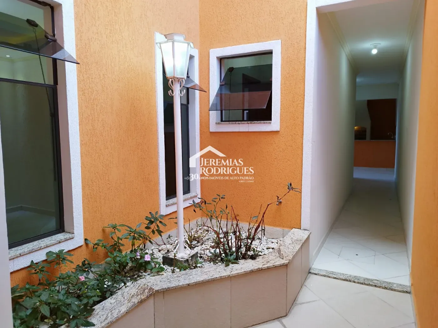 Casa à venda com 4 dormitórios no bairro Alto do Cardoso em Pindamonhangaba/SP.