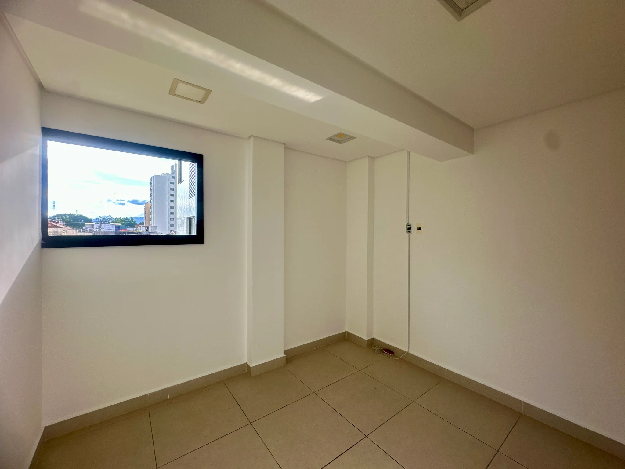 Ponto Comercial disponível para locação no Edifício Office Way em Taubaté/SP