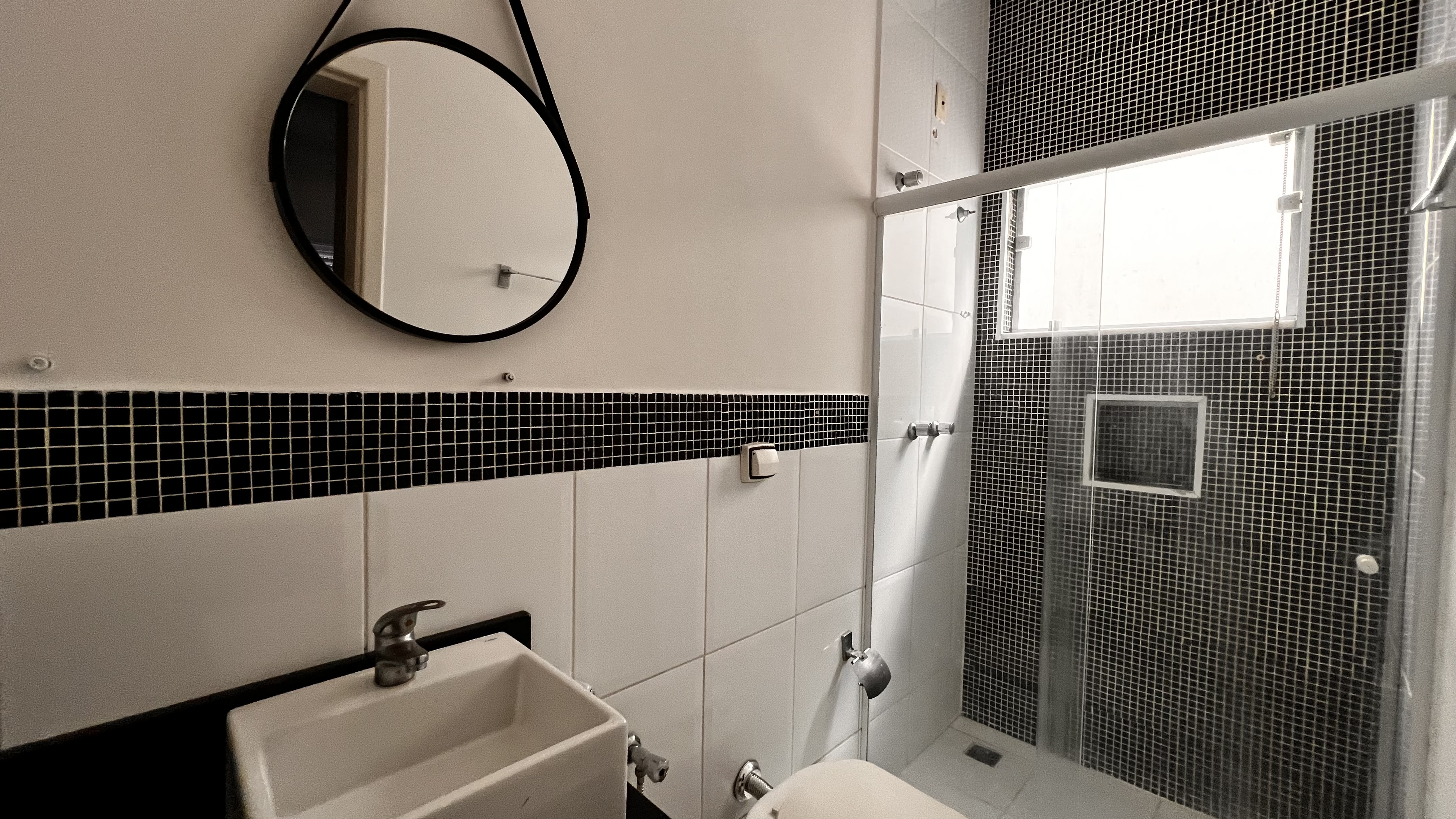 Casa à venda com 4 suítes no Condomínio Campos do Conde II em Tremembé/SP.